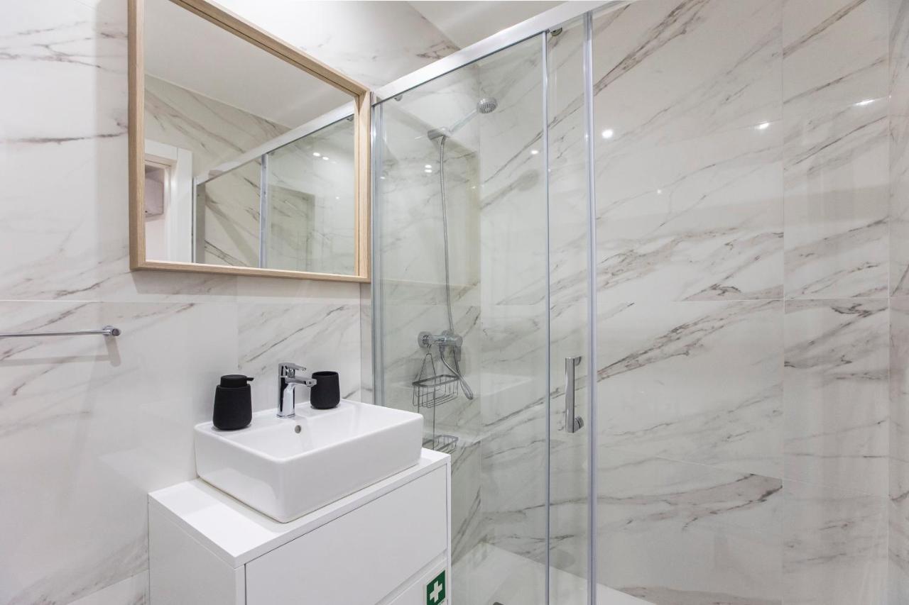Elegant Downtown 1Br Flat W/ Ac By Lovelystay 포르투 외부 사진