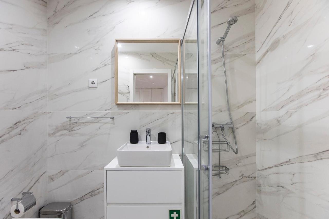 Elegant Downtown 1Br Flat W/ Ac By Lovelystay 포르투 외부 사진