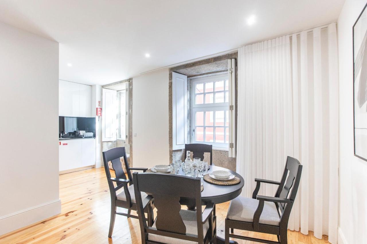 Elegant Downtown 1Br Flat W/ Ac By Lovelystay 포르투 외부 사진